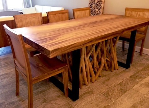 Ragam Gaya Rustic Suar Table sebagai Furniture Dapur dan Ruang Makan